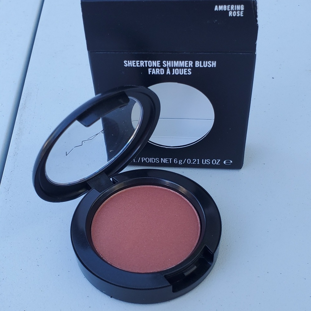 Mac sheertone shimmer blush. AMBERING ROSE - Picture 2 of 6